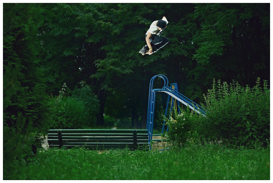 At the playground with Mateusz Kowalski © kubaurbanczyk.pl